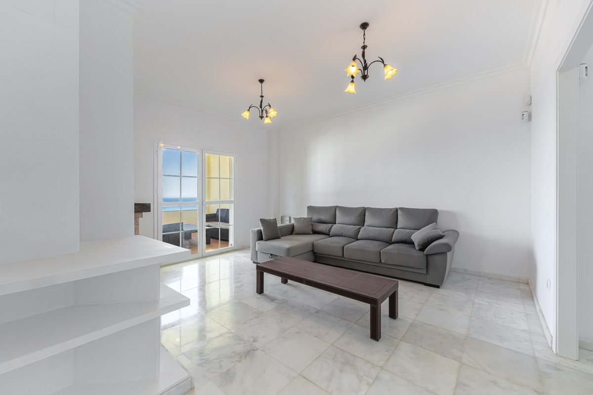 3 Bed Middle Floor Apartment in Manilva