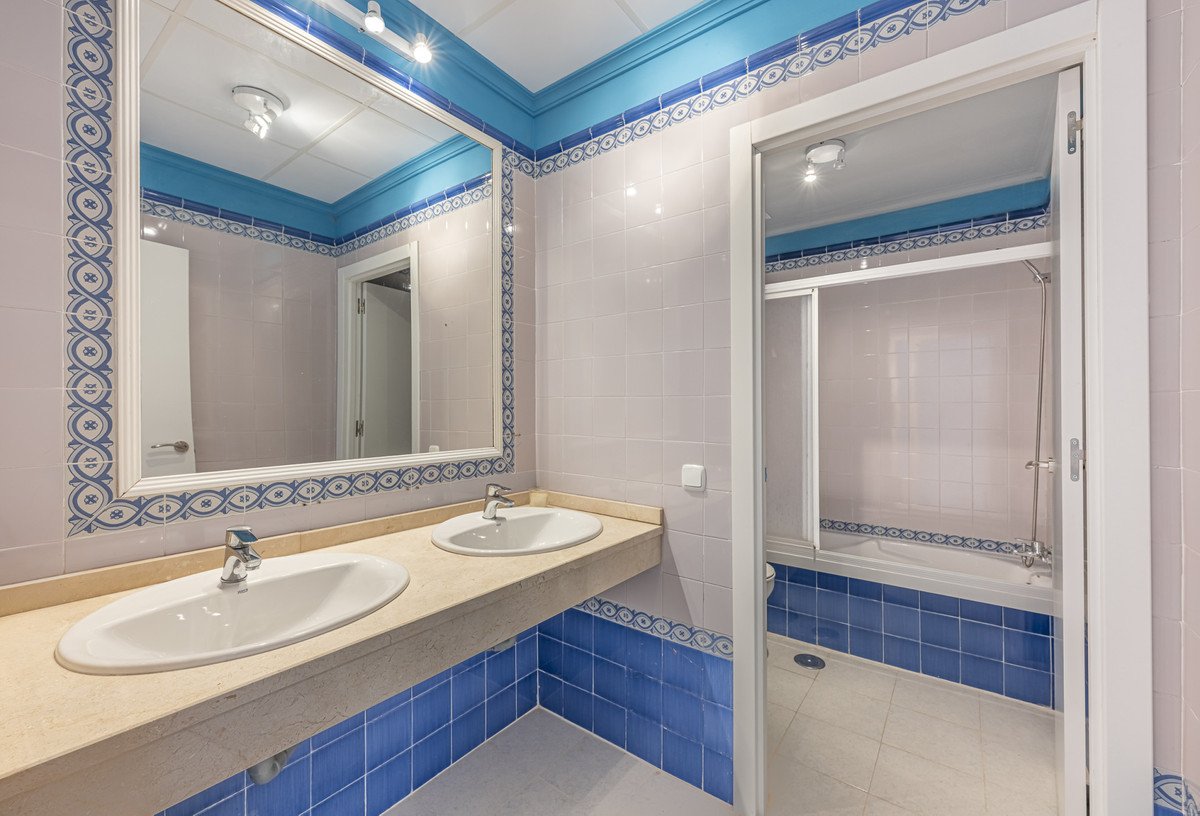 3 Bed Middle Floor Apartment in Manilva