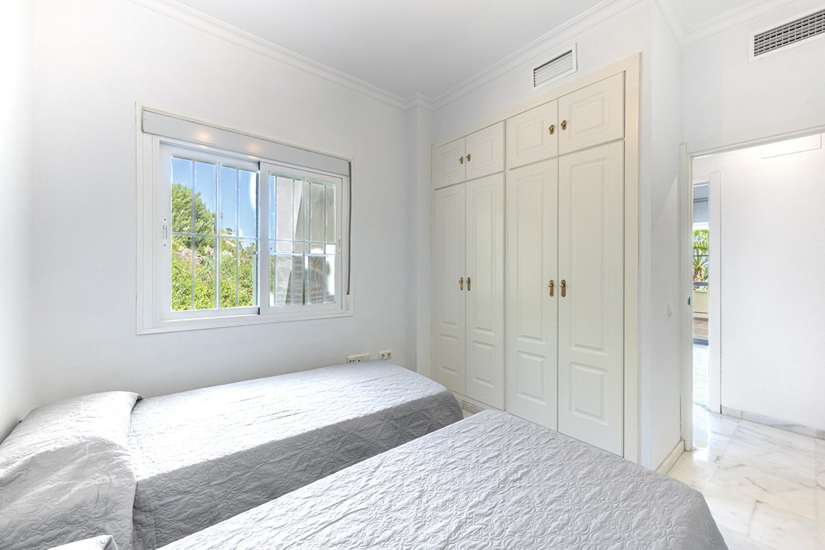 3 Bed Middle Floor Apartment in Manilva