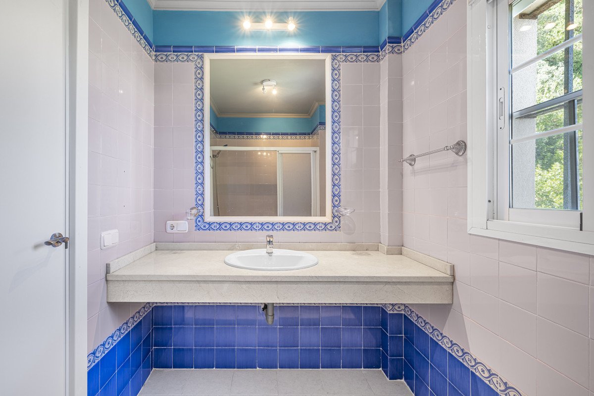 3 Bed Middle Floor Apartment in Manilva