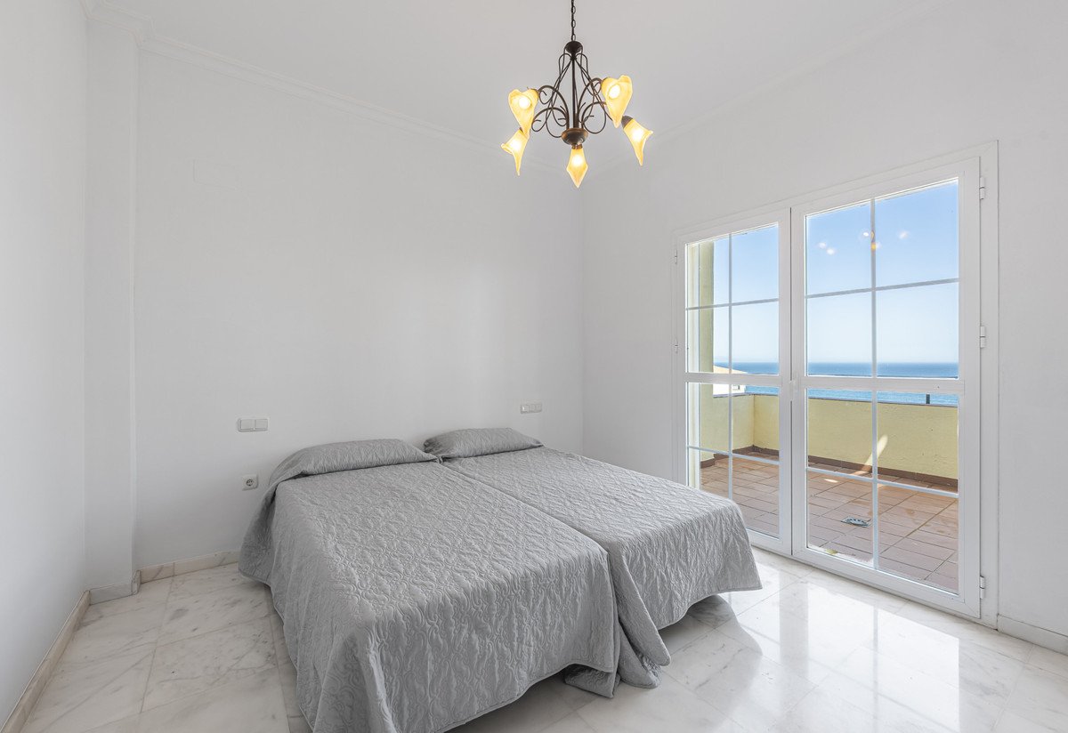 3 Bed Middle Floor Apartment in Manilva