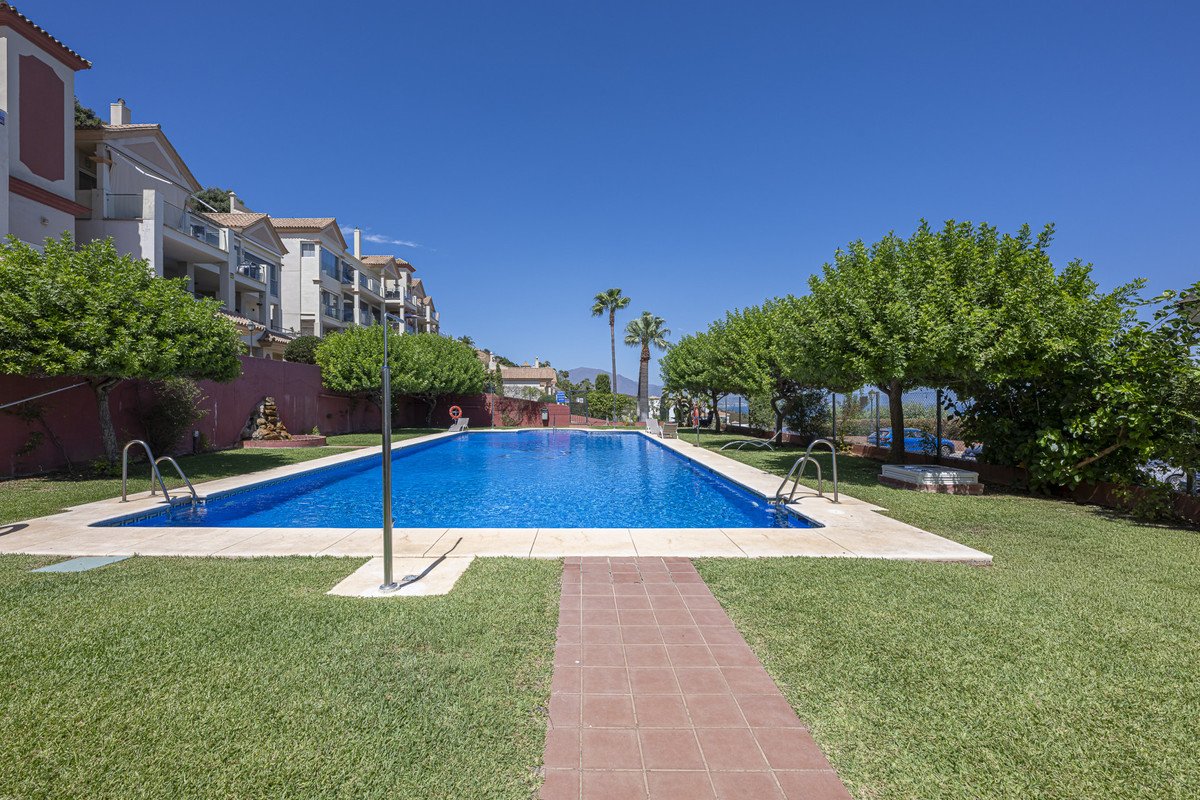 3 Bed Middle Floor Apartment in Manilva