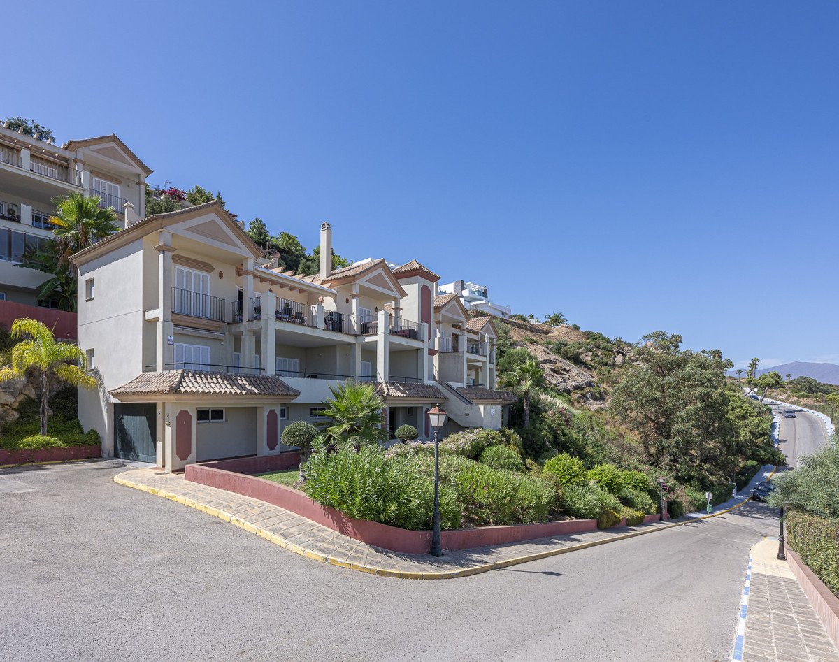3 Bed Middle Floor Apartment in Manilva