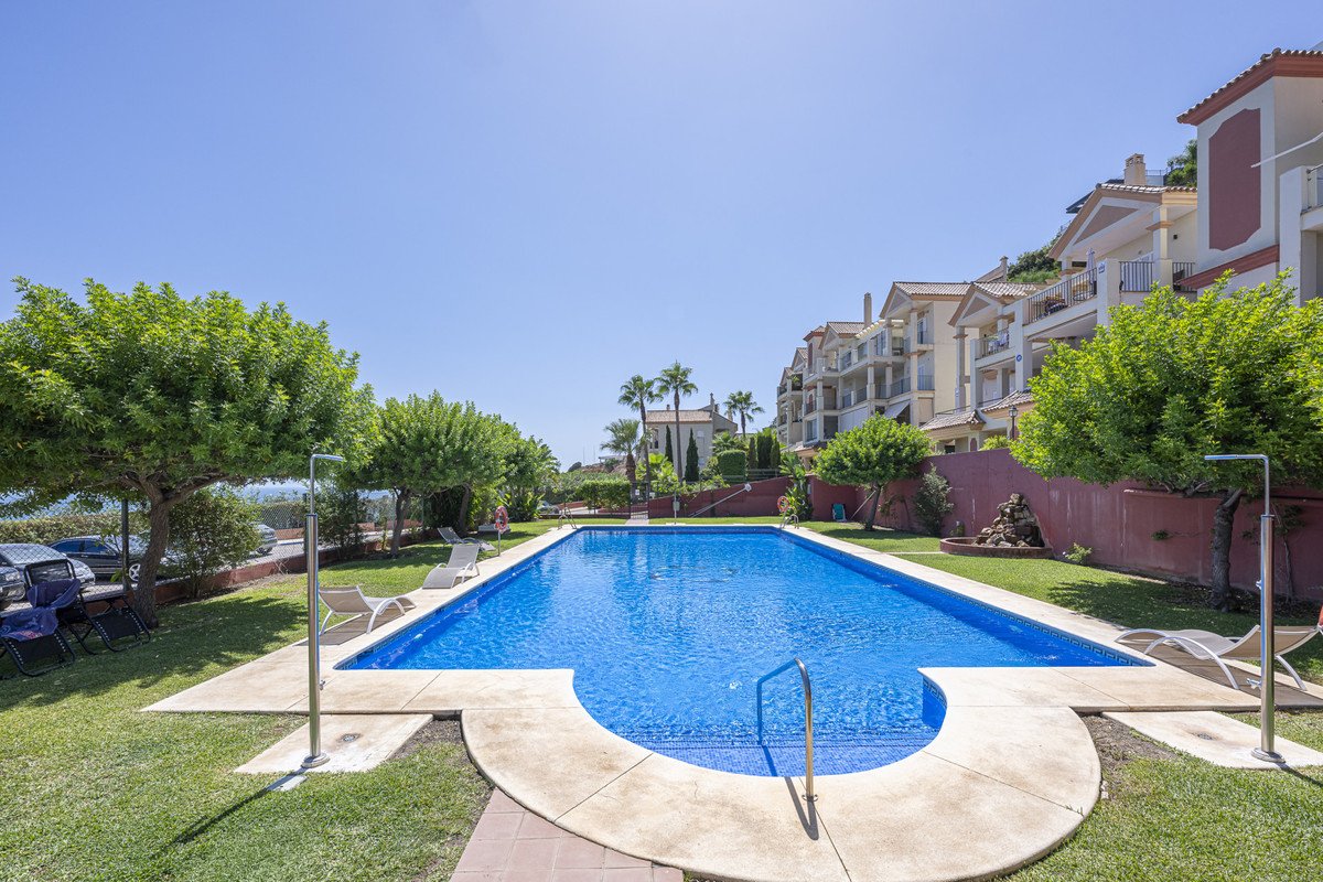 3 Bed Middle Floor Apartment in Manilva