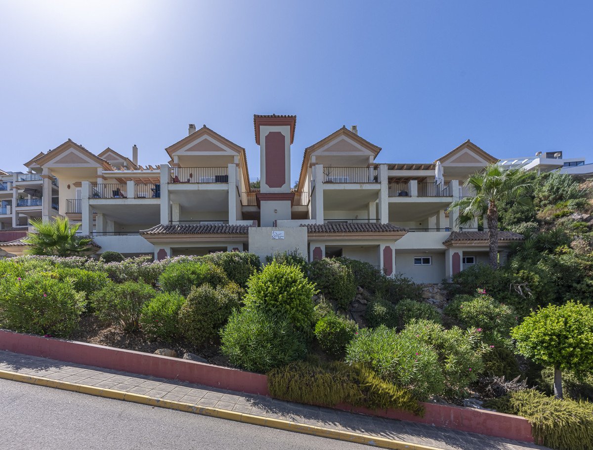 3 Bed Middle Floor Apartment in Manilva