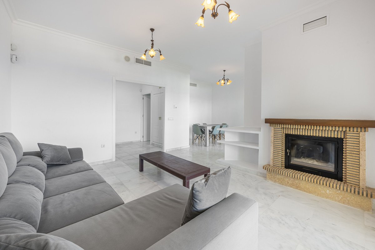 3 Bed Middle Floor Apartment in Manilva
