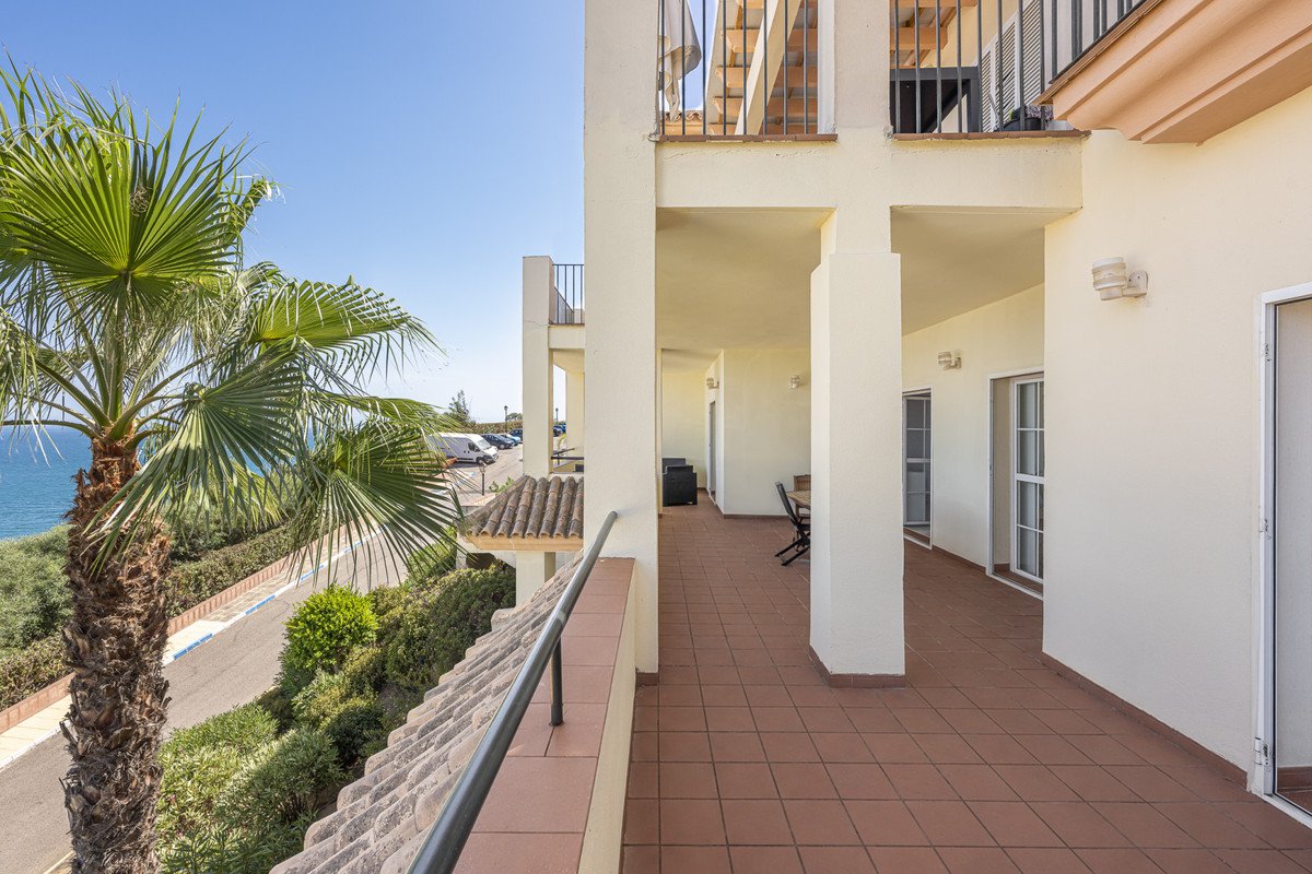 3 Bed Middle Floor Apartment in Manilva