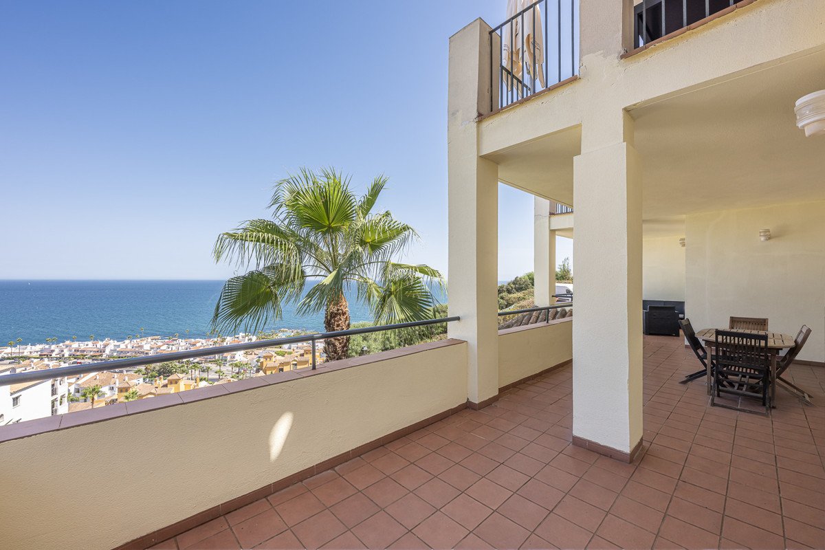 3 Bed Middle Floor Apartment in Manilva