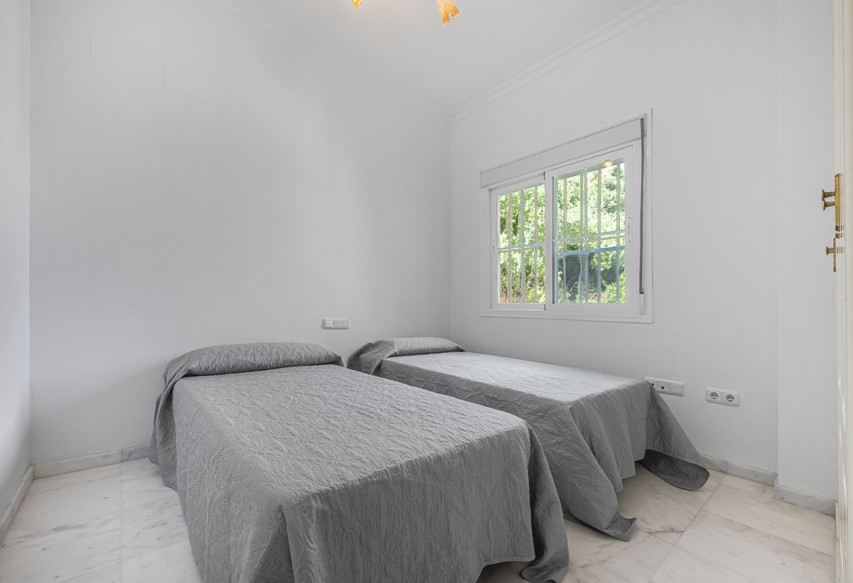 3 Bed Middle Floor Apartment in Manilva