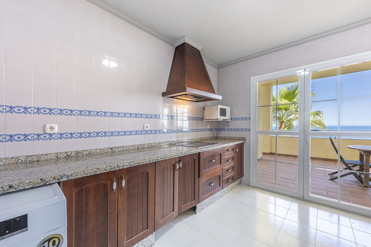 3 Bed Middle Floor Apartment in Manilva