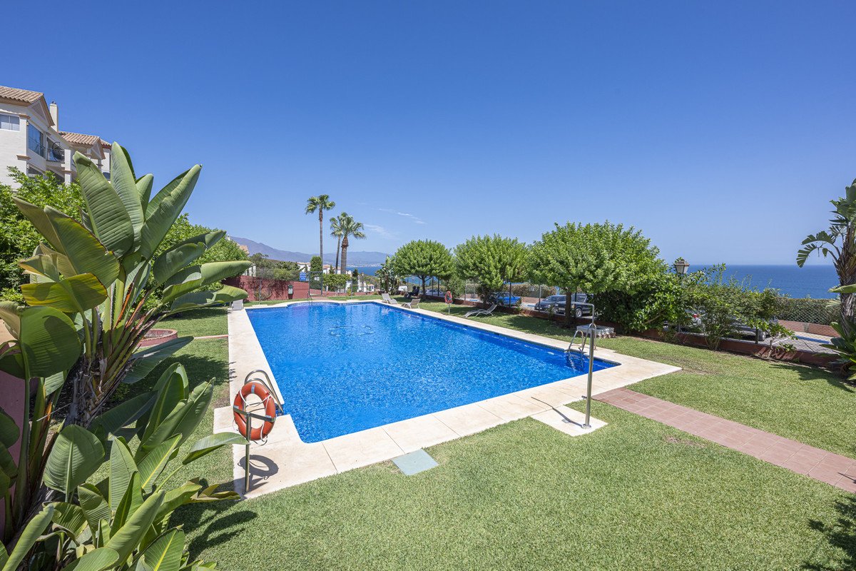 3 Bed Middle Floor Apartment in Manilva