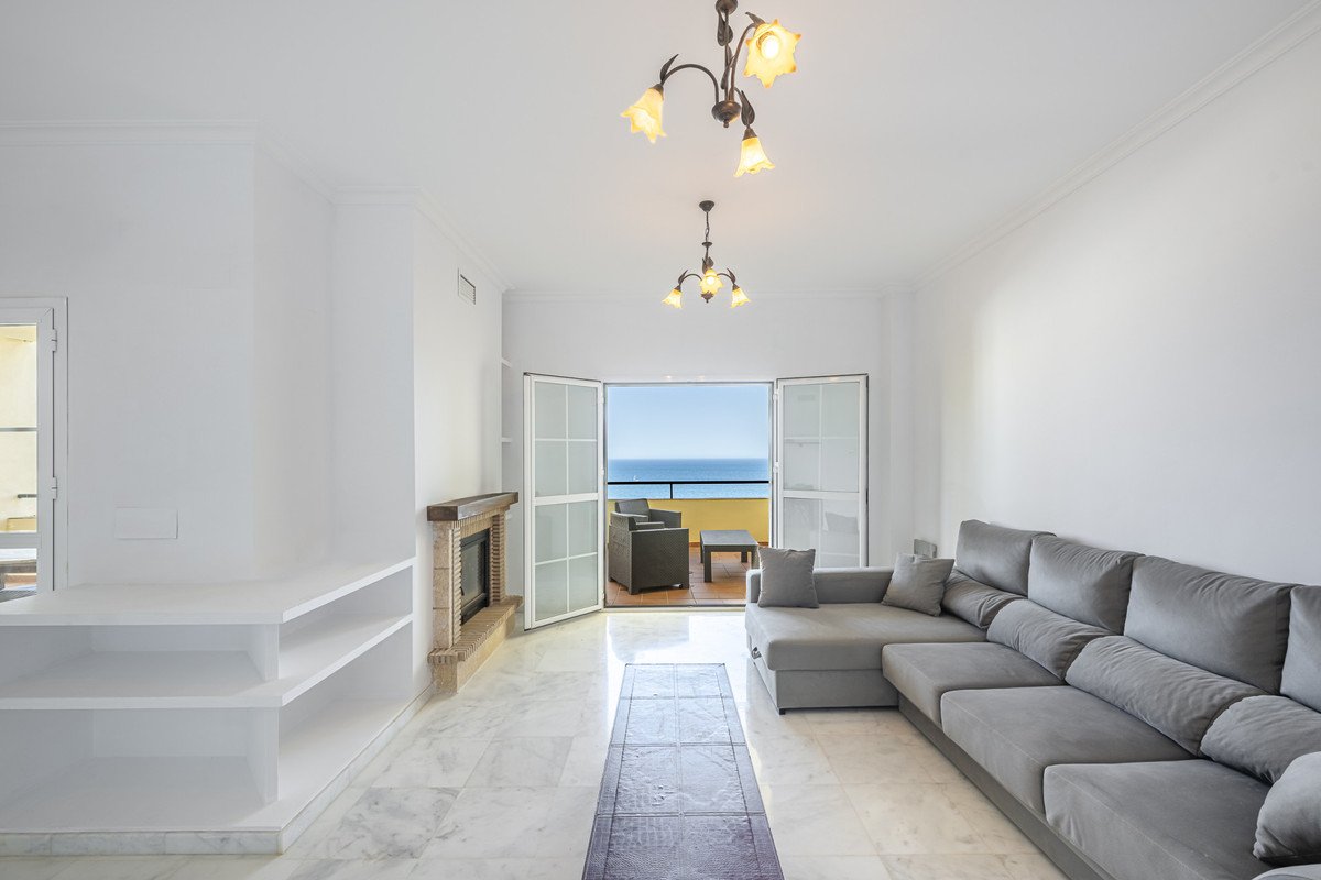 3 Bed Middle Floor Apartment in Manilva