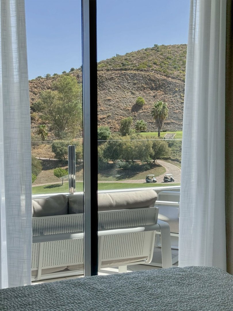 2 Bed Middle Floor Apartment in Calanova Golf