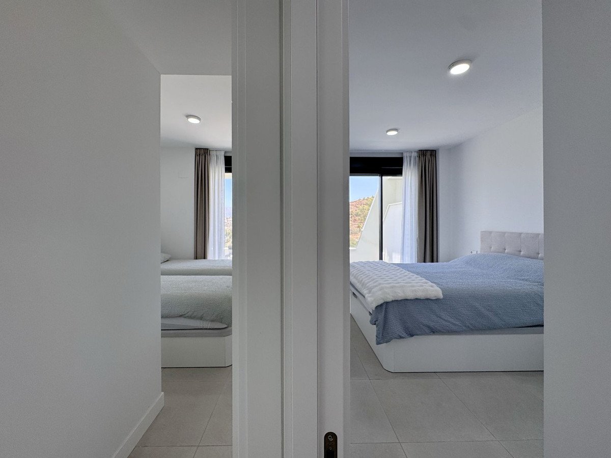 2 Bed Middle Floor Apartment in Calanova Golf