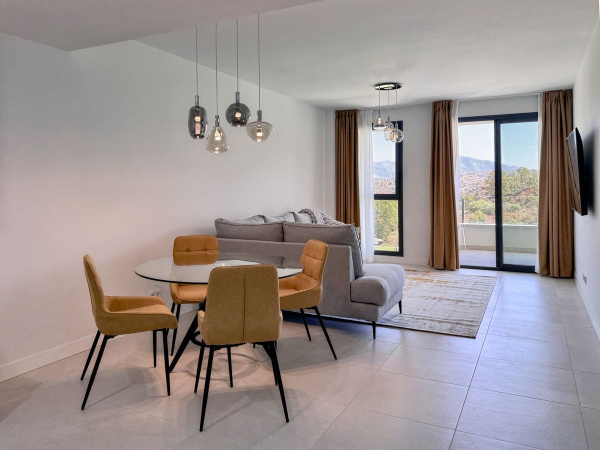 2 Bed Middle Floor Apartment in Calanova Golf