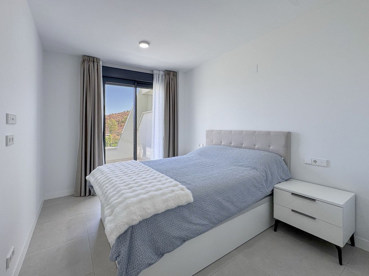 2 Bed Middle Floor Apartment in Calanova Golf