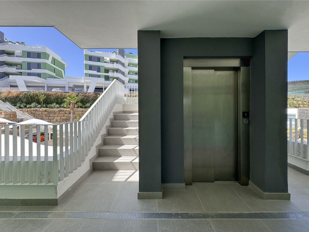 2 Bed Middle Floor Apartment in Calanova Golf