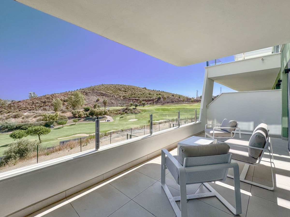 2 Bed Middle Floor Apartment in Calanova Golf