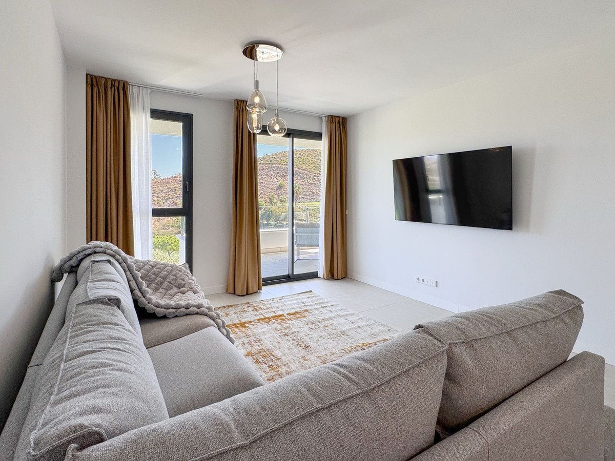 2 Bed Middle Floor Apartment in Calanova Golf