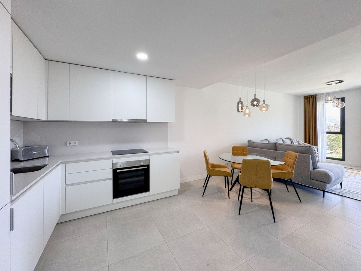 2 Bed Middle Floor Apartment in Calanova Golf