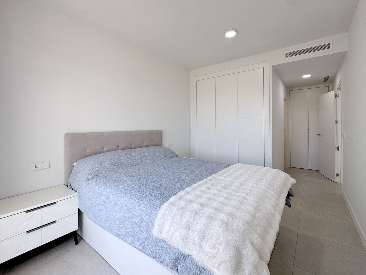 2 Bed Middle Floor Apartment in Calanova Golf