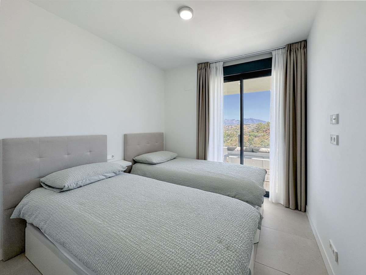 2 Bed Middle Floor Apartment in Calanova Golf
