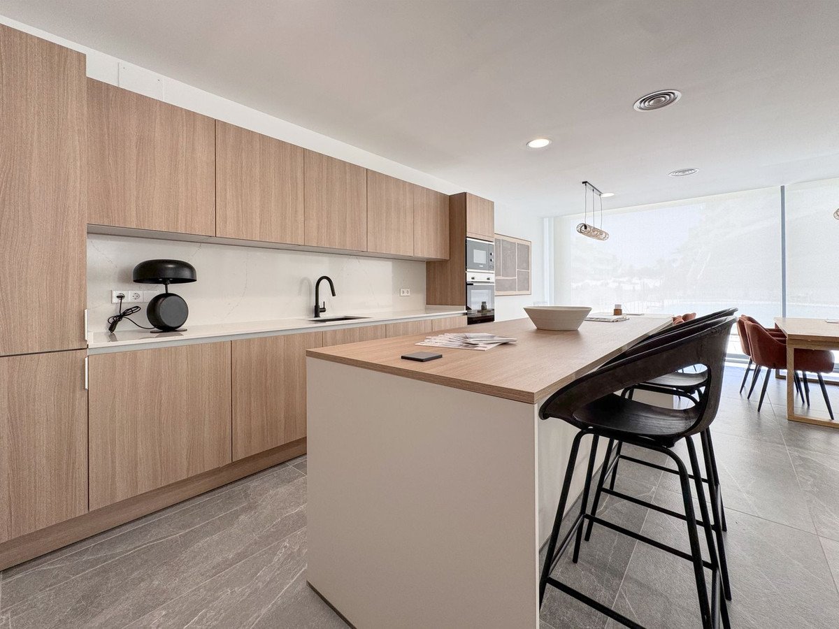 2 Bed Middle Floor Apartment in Calanova Golf
