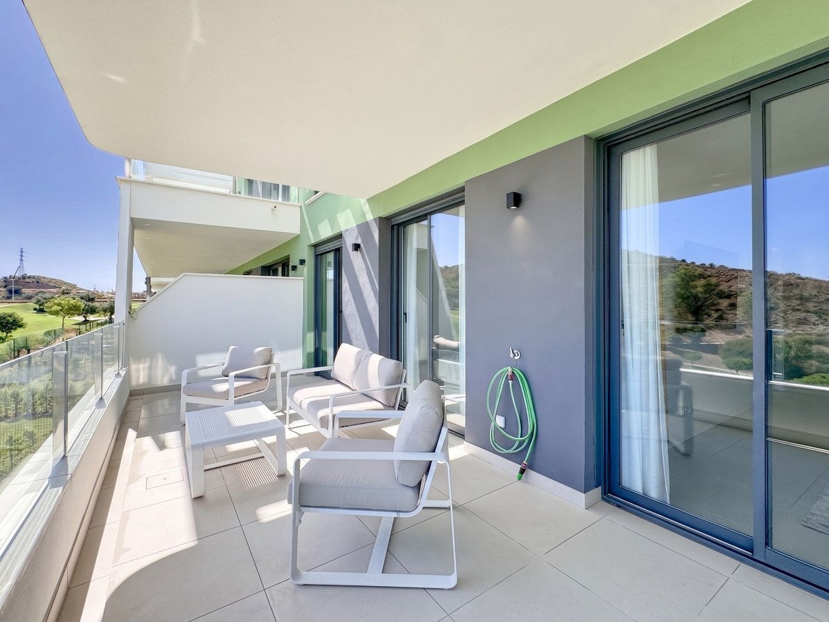 2 Bed Middle Floor Apartment in Calanova Golf
