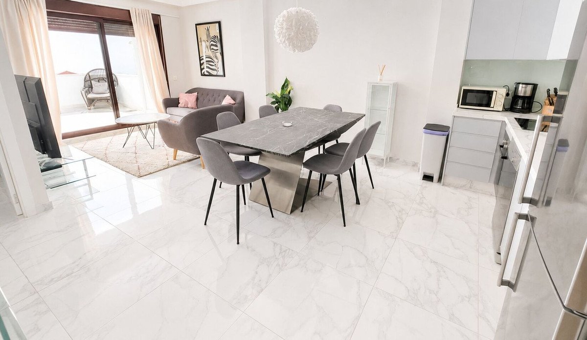 3 Bed Middle Floor Apartment in Nueva Andalucía