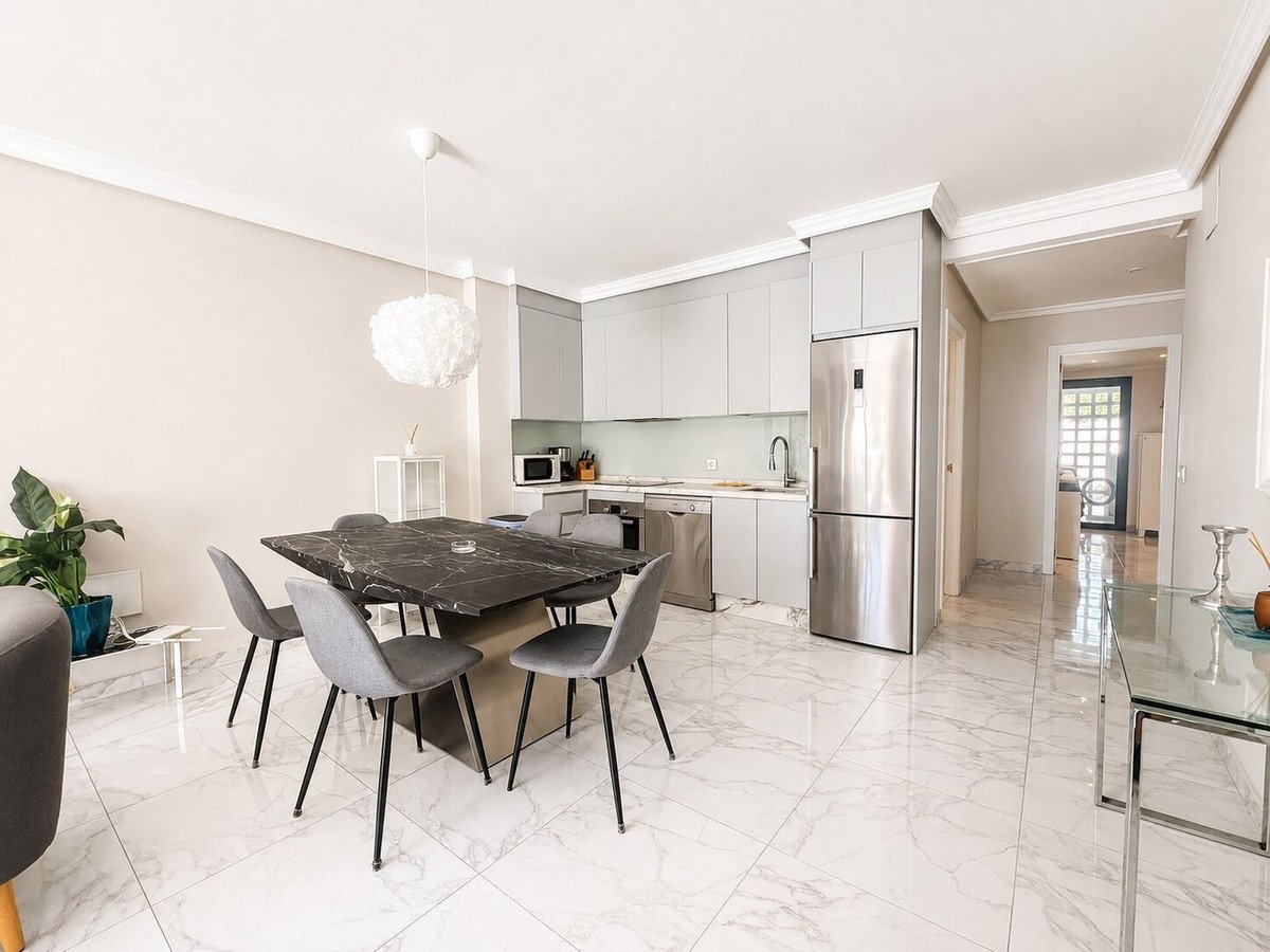 3 Bed Middle Floor Apartment in Nueva Andalucía