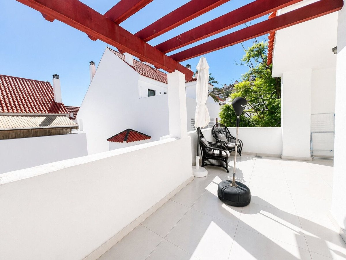 3 Bed Middle Floor Apartment in Nueva Andalucía