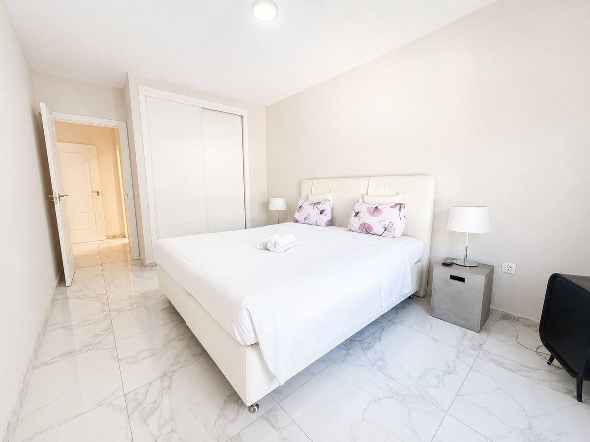 3 Bed Middle Floor Apartment in Nueva Andalucía