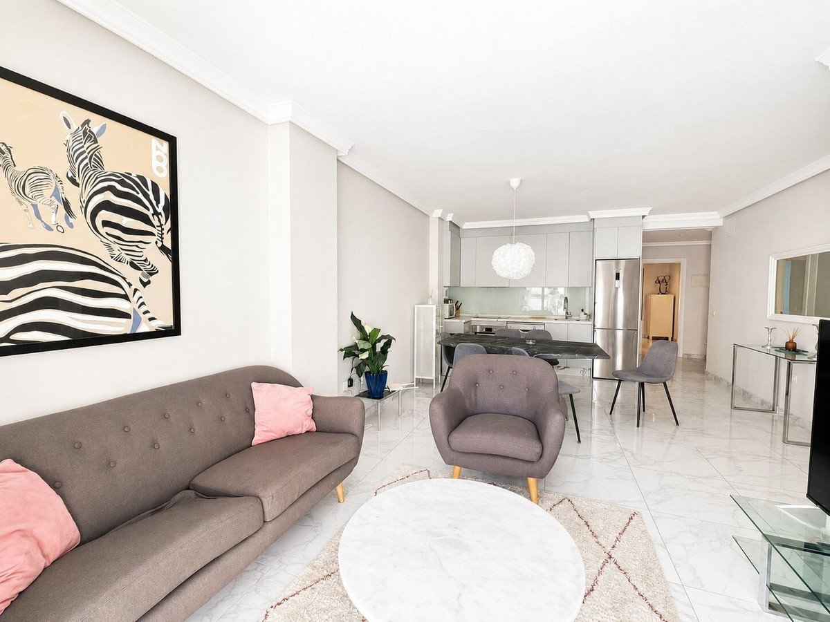 3 Bed Middle Floor Apartment in Nueva Andalucía