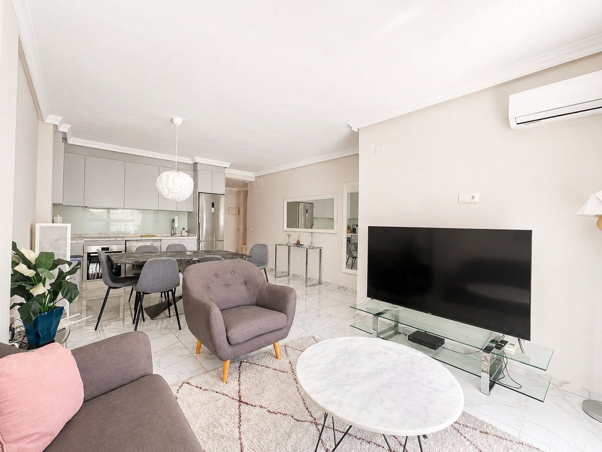 3 Bed Middle Floor Apartment in Nueva Andalucía