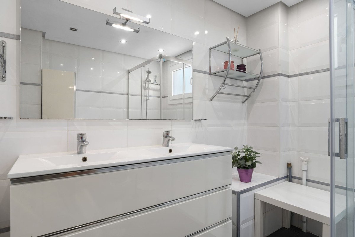 2 Bed Middle Floor Apartment in Fuengirola
