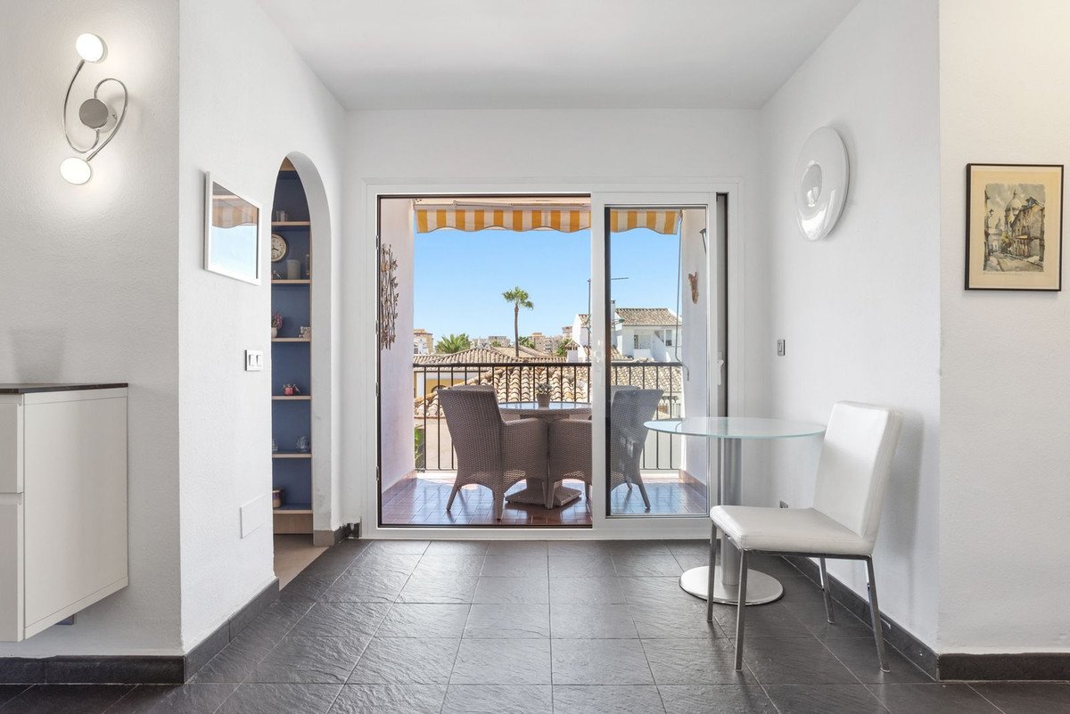 2 Bed Middle Floor Apartment in Fuengirola