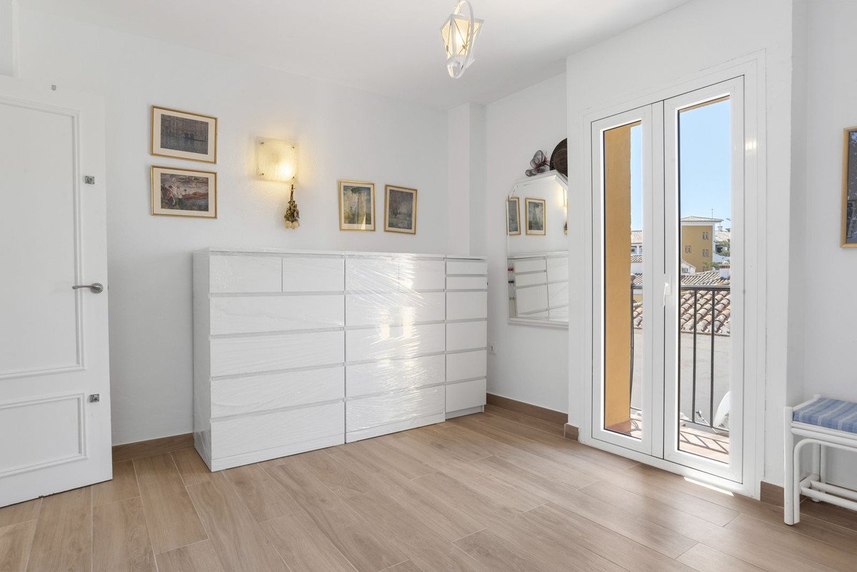 2 Bed Middle Floor Apartment in Fuengirola