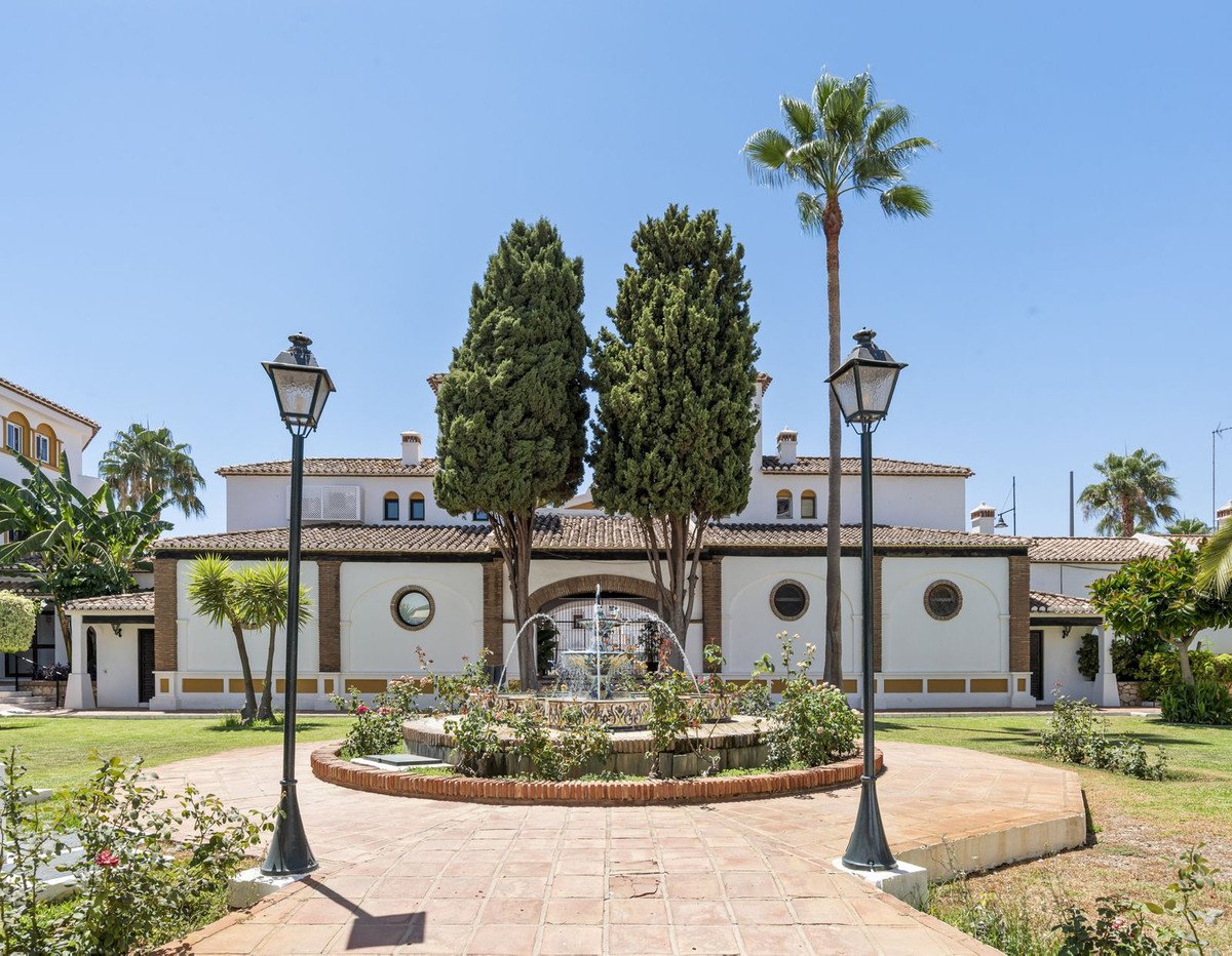 2 Bed Middle Floor Apartment in Fuengirola