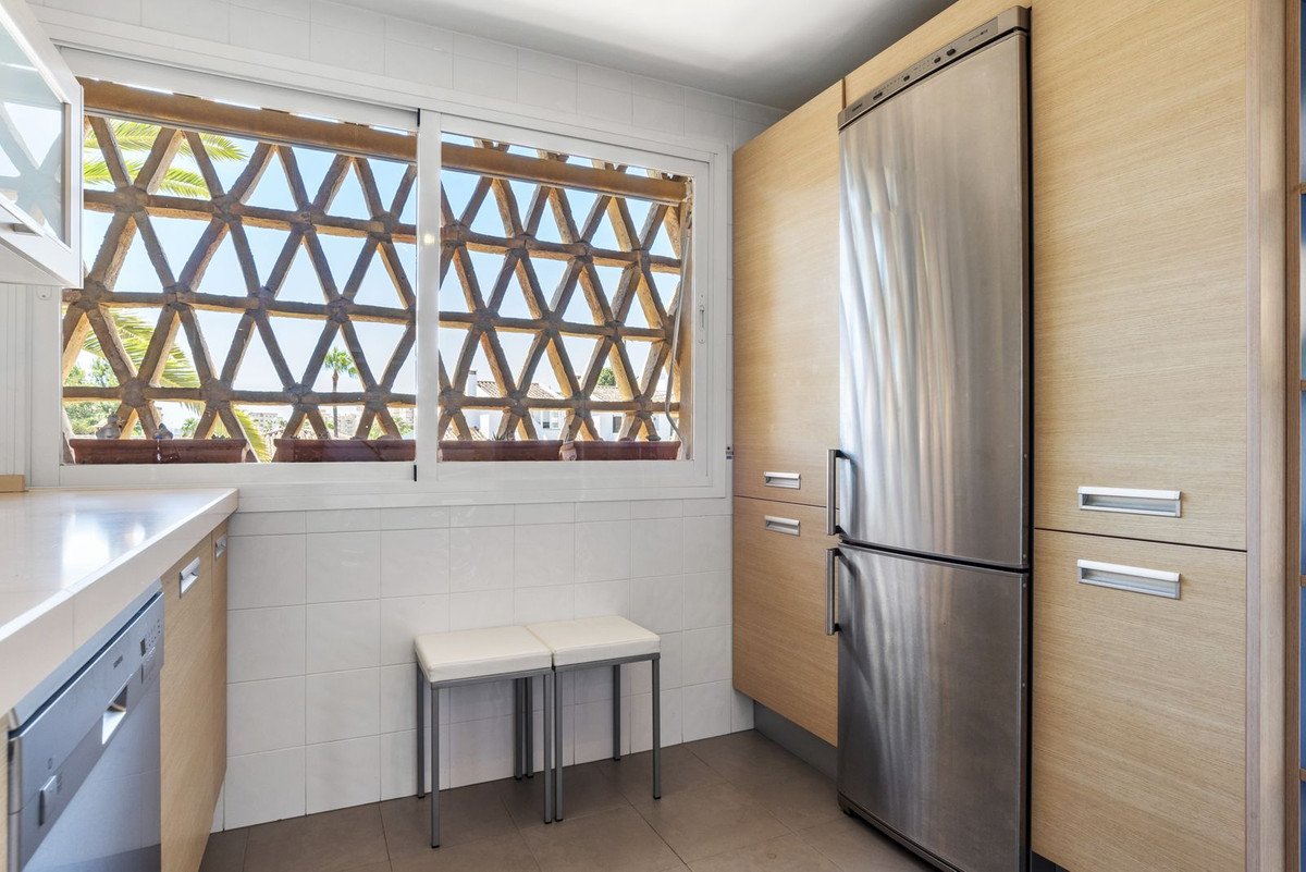 2 Bed Middle Floor Apartment in Fuengirola