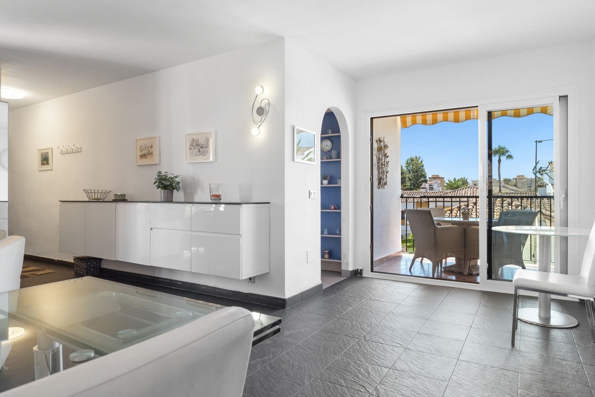 2 Bed Middle Floor Apartment in Fuengirola
