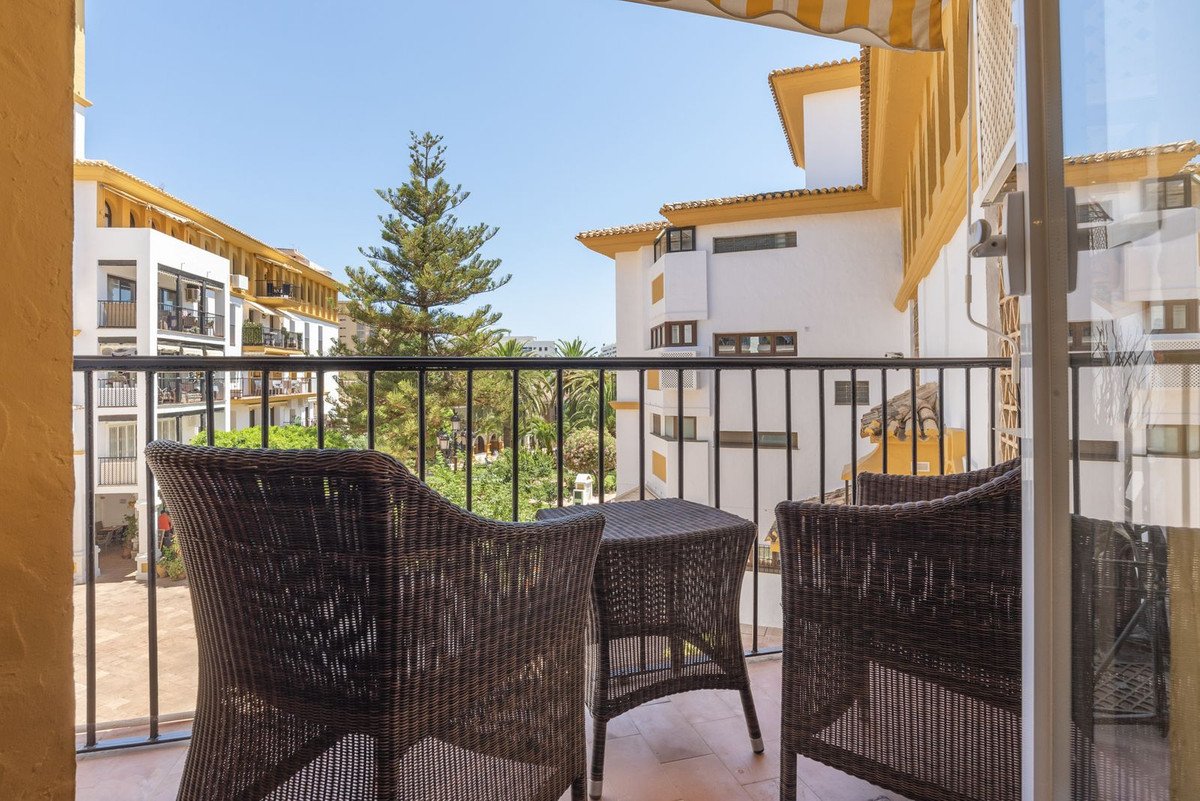 2 Bed Middle Floor Apartment in Fuengirola