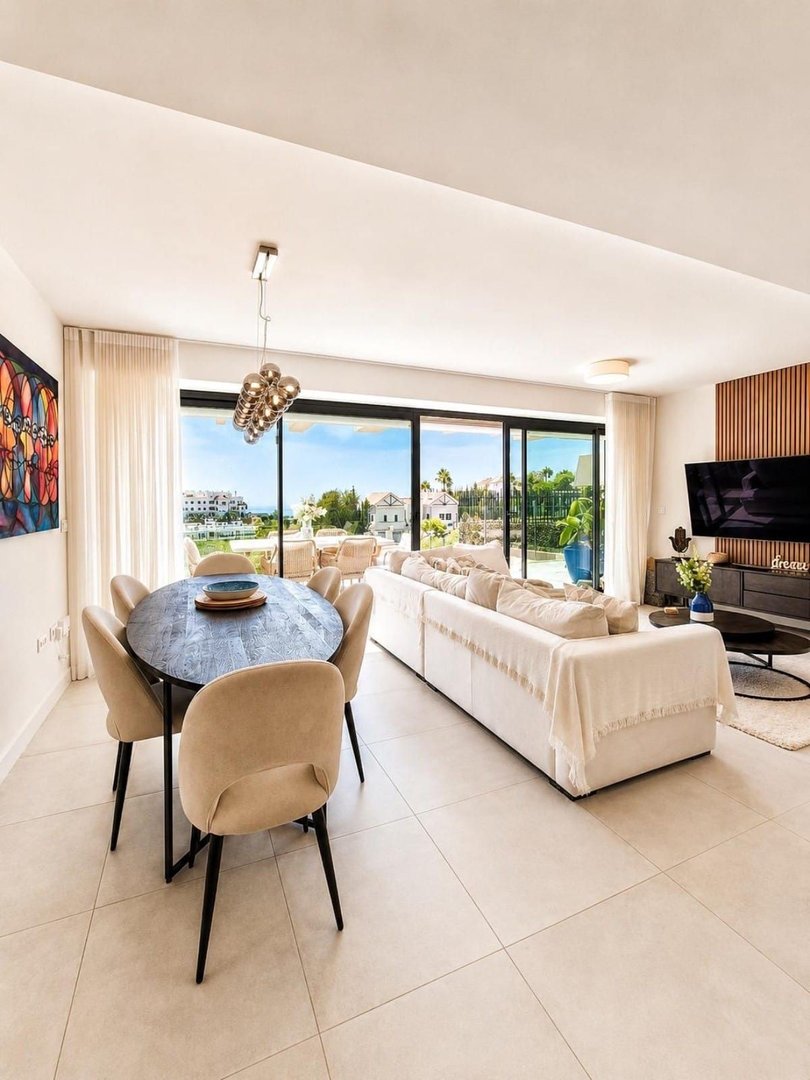 3 Bed Middle Floor Apartment in Selwo