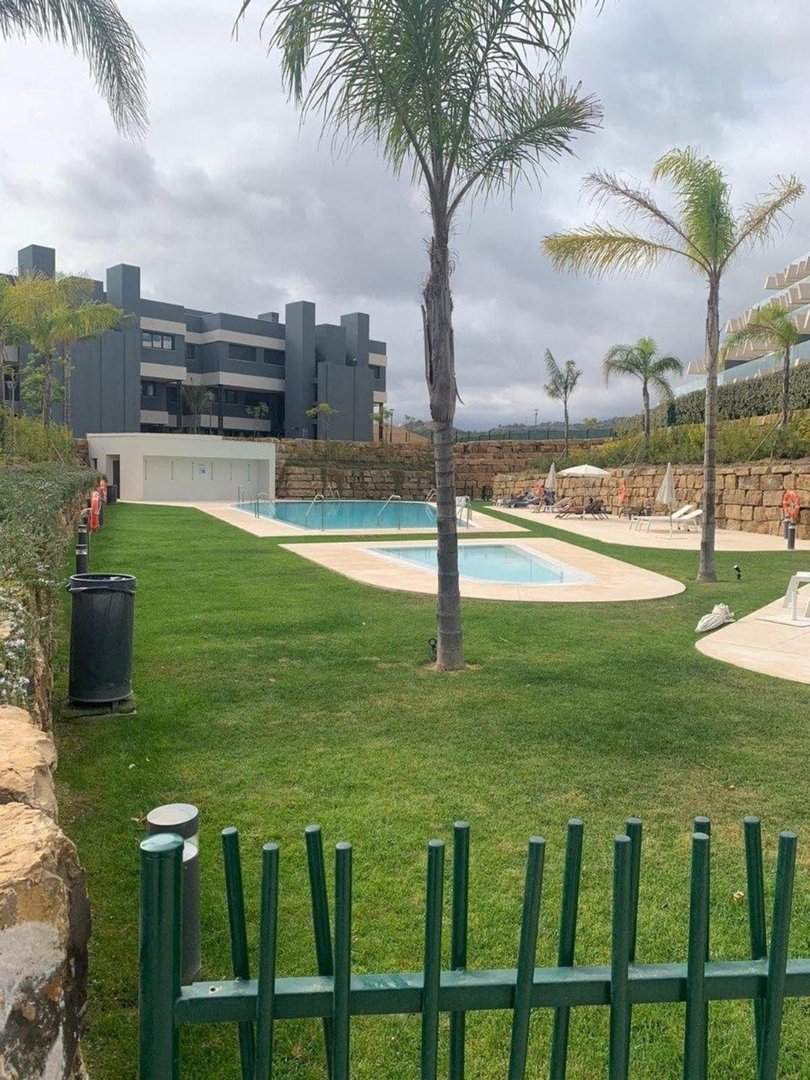 3 Bed Middle Floor Apartment in Selwo