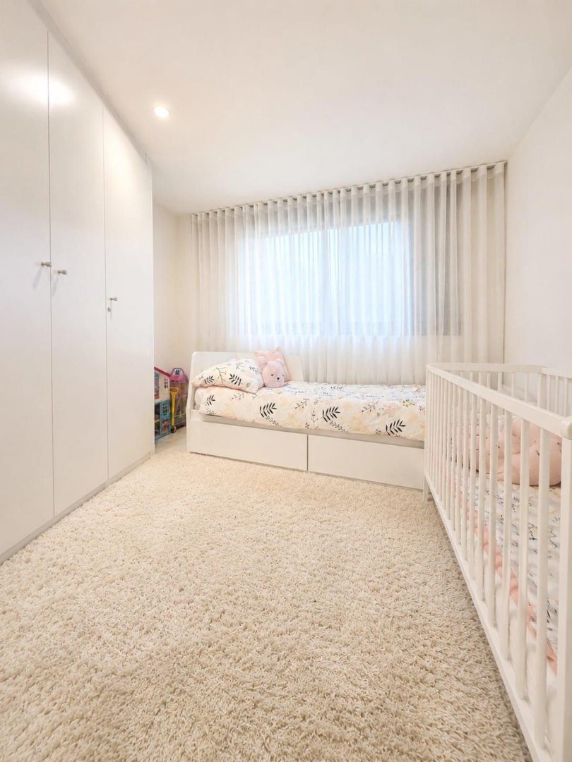 3 Bed Middle Floor Apartment in Selwo