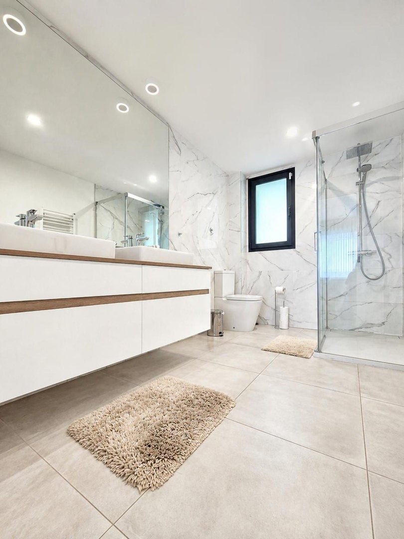 3 Bed Middle Floor Apartment in Selwo