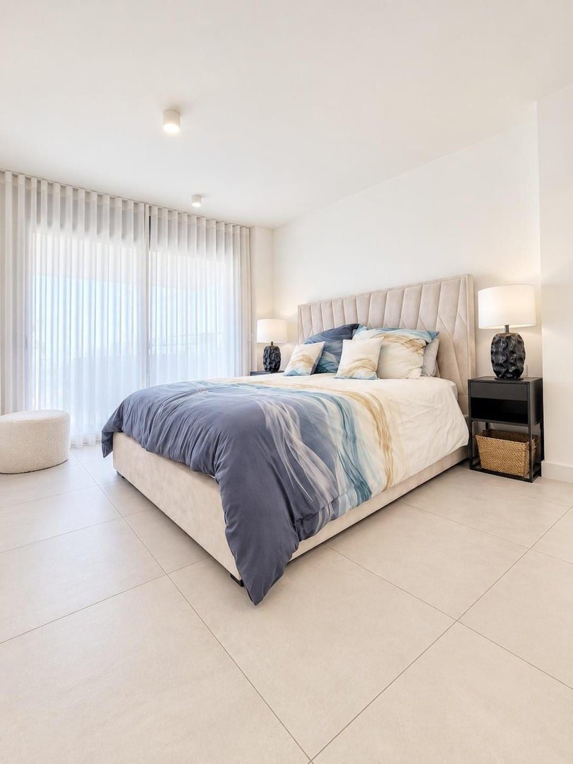 3 Bed Middle Floor Apartment in Selwo