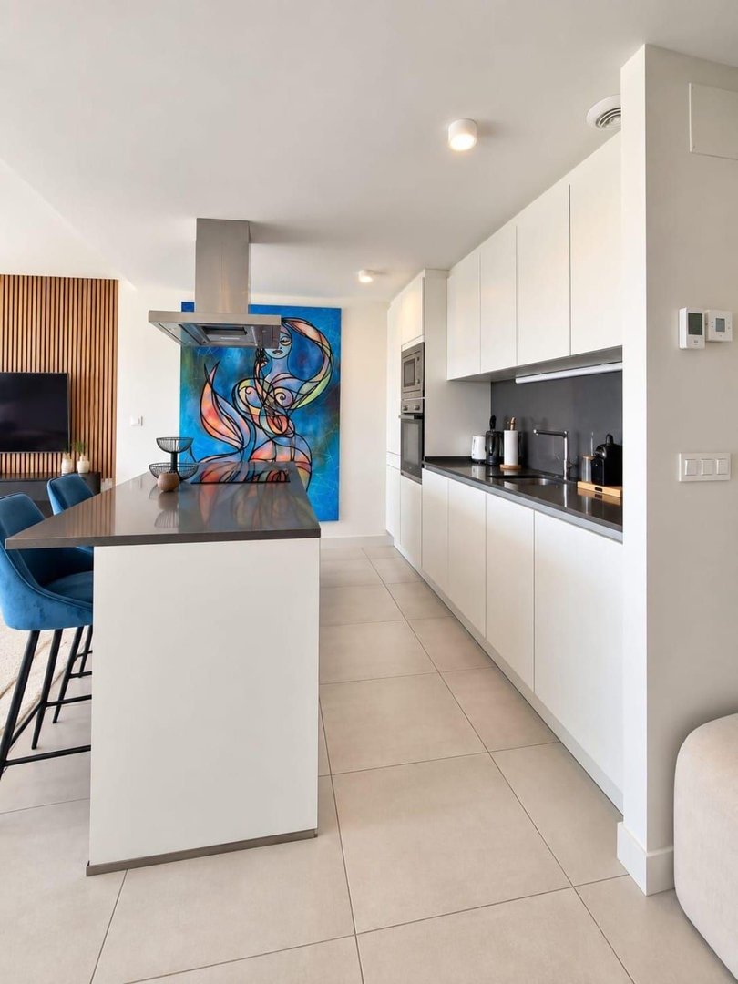 3 Bed Middle Floor Apartment in Selwo