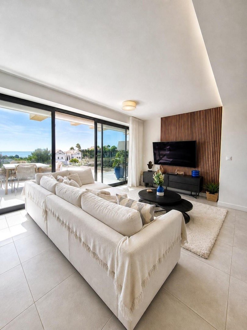 3 Bed Middle Floor Apartment in Selwo