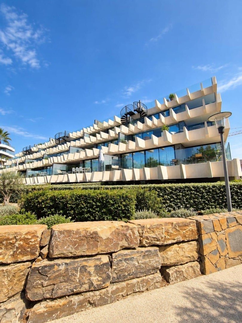 3 Bed Middle Floor Apartment in Selwo