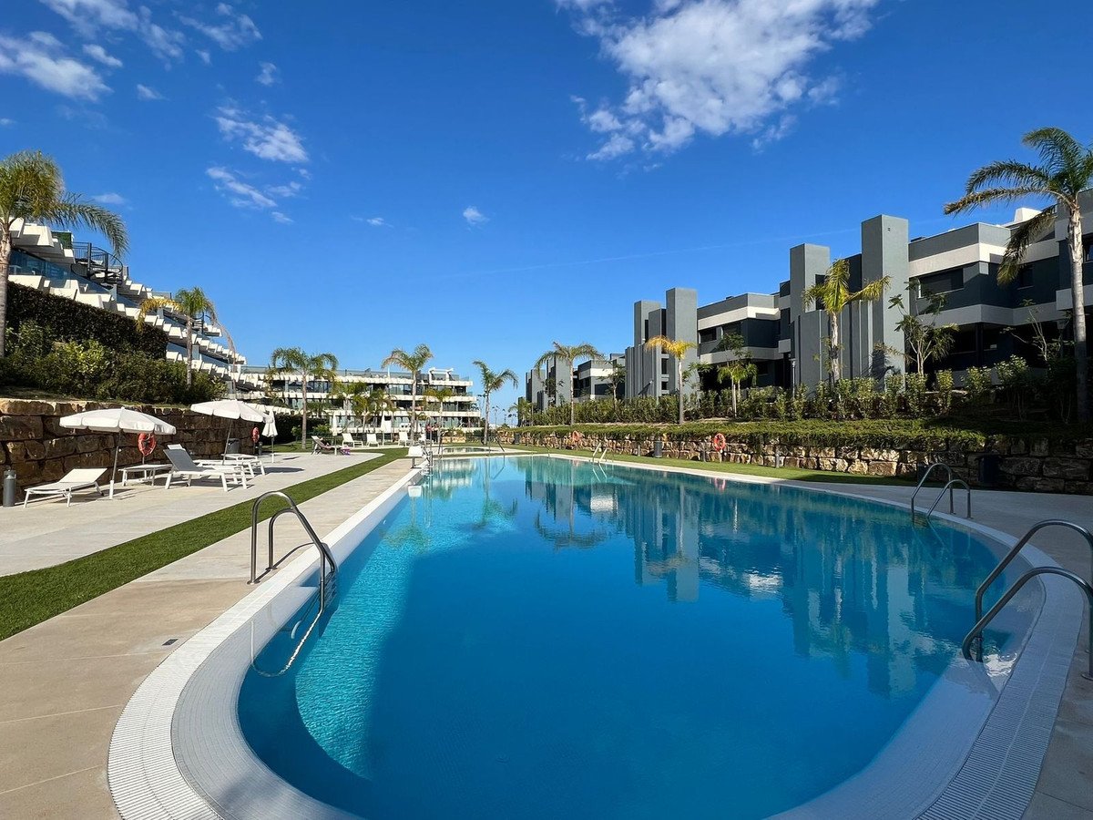 3 Bed Middle Floor Apartment in Selwo